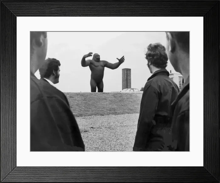 : Passers by pause to admire the King Kong Statue at Camp Hill, Birmingham. September 1972 : Passers by pause to admire the King Kong Statue at Camp Hill, Birmingham. September 1972