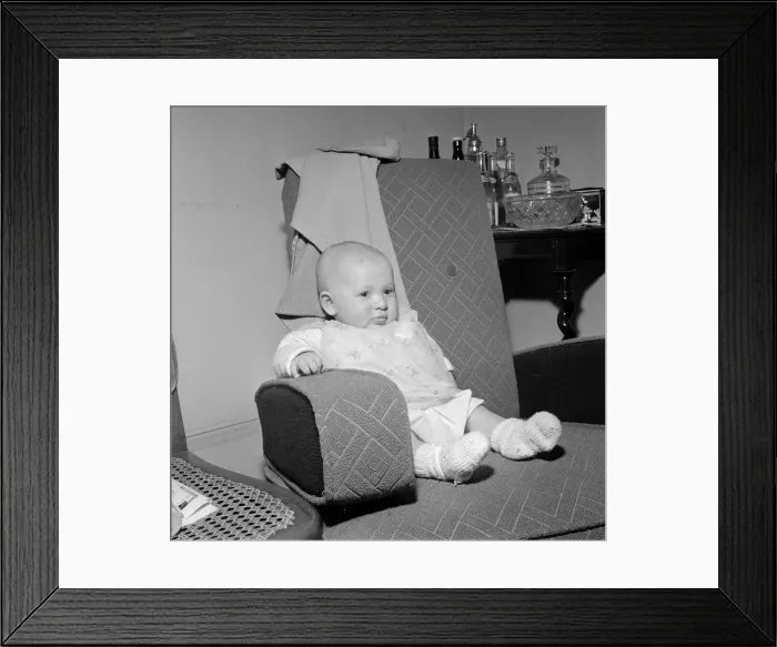 Framed Print : One of the Williams twins takes a break from mum and dad Claire Framed Print : One of the Williams twins takes a break from mum and dad Claire