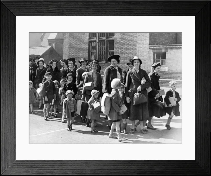 Framed Print : South Shields mothers and young children in cheerful mood