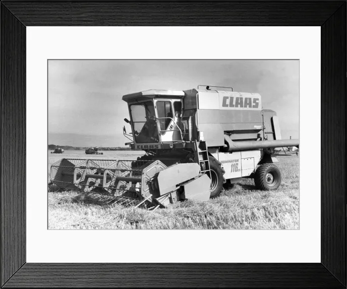 Framed Print : A Cls 116CS Combine Harvester Framed Print : A Cls 116CS Combine Harvester