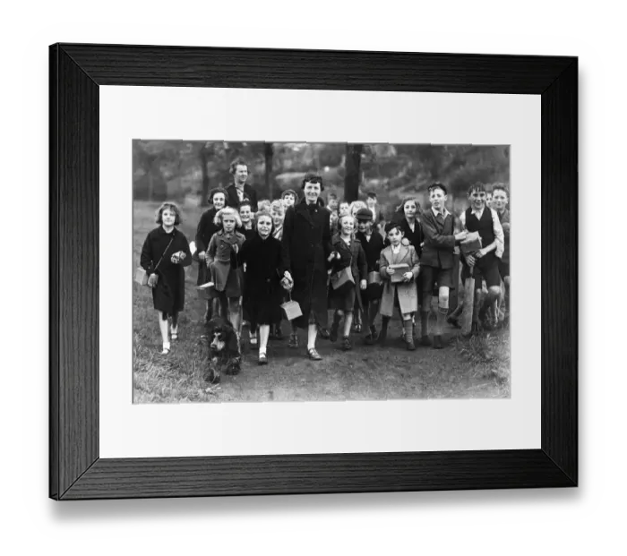 Framed Print : World War Two - Evacuation of children This happy study of evacuees from Heaton Framed Print : World War Two - Evacuation of children This happy study of evacuees from Heaton