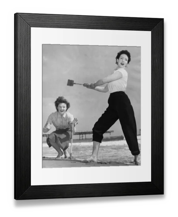 Framed Print : Holidaymakers play a game of cricket on the sands at Bournmouth Nicola Wells batting with