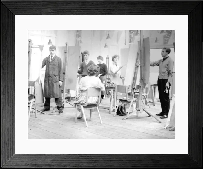 : Students painting in a life class in Birminghams Art College : Students painting in a life class in Birminghams Art College