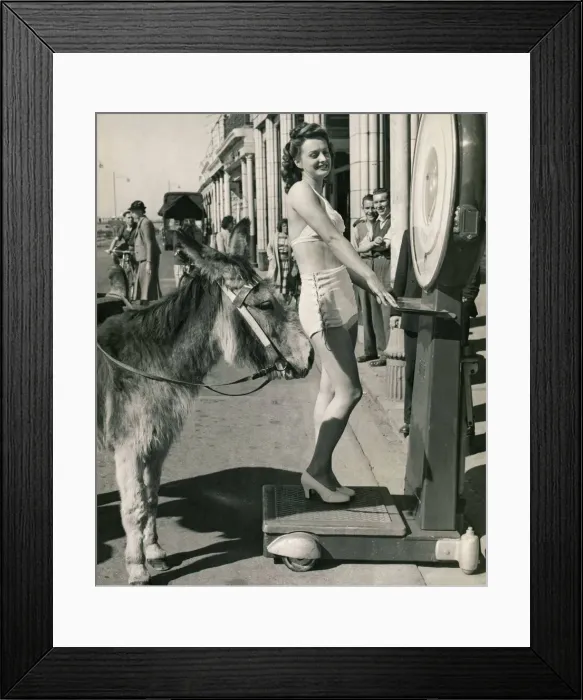 Framed Print : Holidaymaker Kitty Beasley weighs herself on a set of Avery scales May 1948
