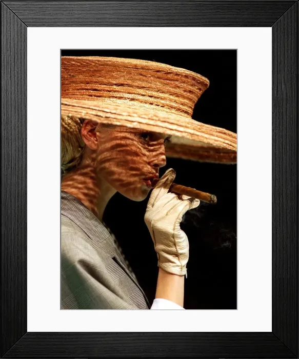 Framed Print : KIRSTIE HUME MODELS DIOR Framed Print : KIRSTIE HUME MODELS DIOR