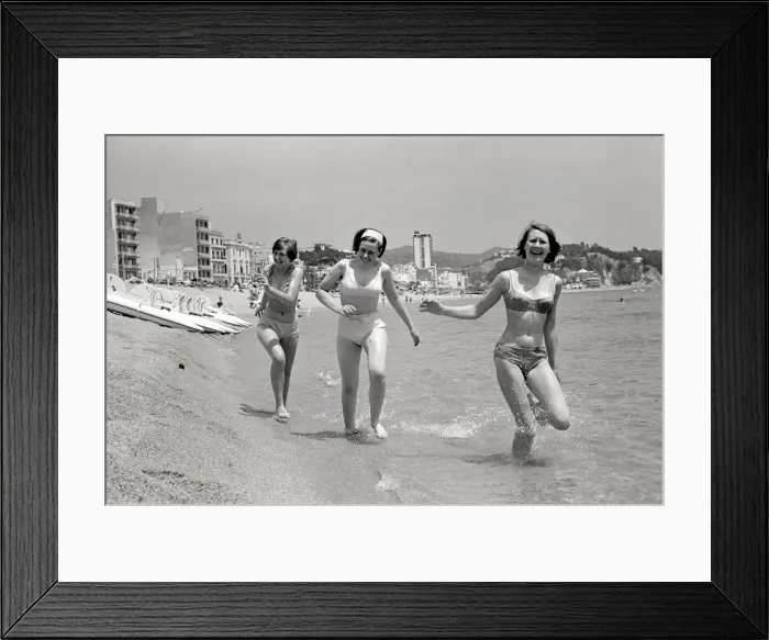 Framed Print : British People Abroard Holidaymakers June 1965 *** Local Framed Print : British People Abroard Holidaymakers June 1965 *** Local