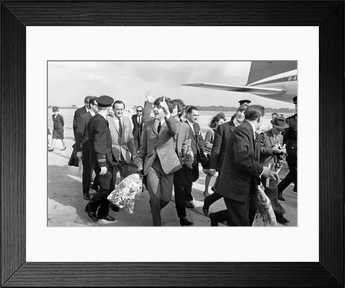 Framed Print : 10 July 1964 Paul McCartneywaves to fans as The Beatles arrive at Liverpool airport