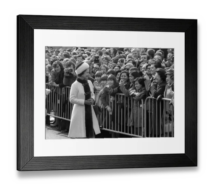Framed Print : Queen Elizabeth II March 1973 Opens new London Bridge Here the Queen meets
