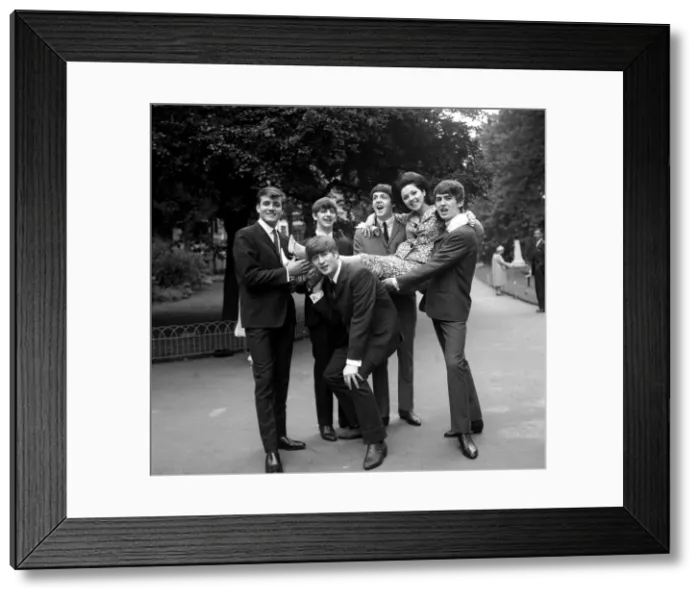 Framed Print : Pop Group The Beatles with Billy J Kramer and Susan Maughan at the Embankment gardens for
