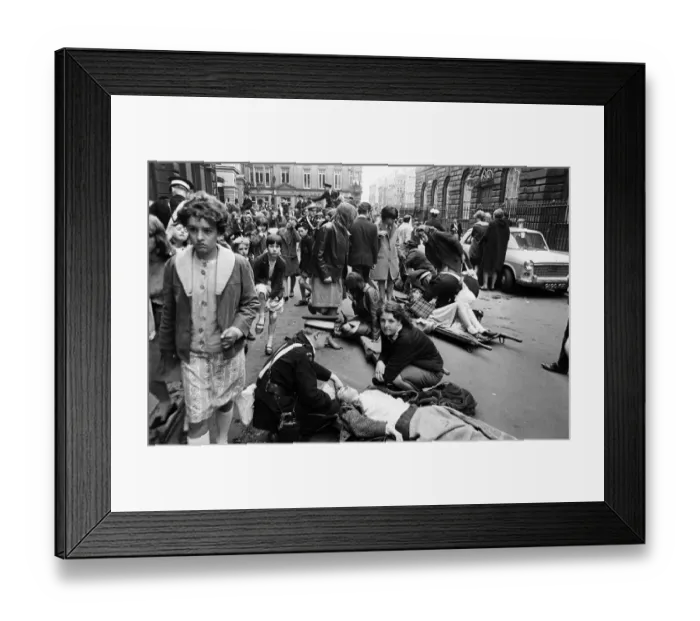 Framed Print : The Beatles 10 July 1964 Crowds of fans line the streets in Liverpool as they await Framed Print : The Beatles 10 July 1964 Crowds of fans line the streets in Liverpool as they await