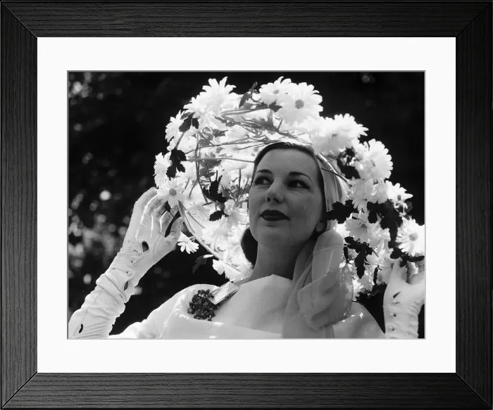 Framed Print : Bunty Kinsman in daisy flower hat at Royal Ascot in June 1962 Sixties fashion Framed Print : Bunty Kinsman in daisy flower hat at Royal Ascot in June 1962 Sixties fashion