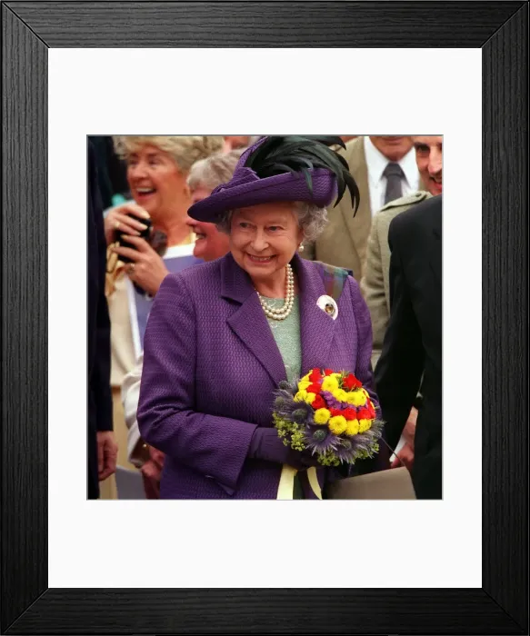 Framed Print : Scottish Parliament Opening Ceremony July 1999 Queen Elizabeth receives thistle posy