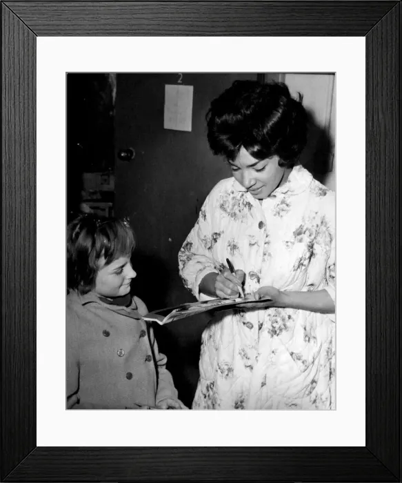 Framed Print : Shirley Bassey, the Cardiff born singer returned home to Cardiff for a one night show