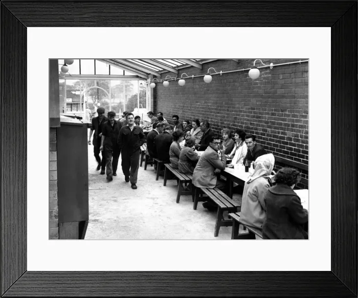 Framed Print : Harry Ramsden fish shop October 1962