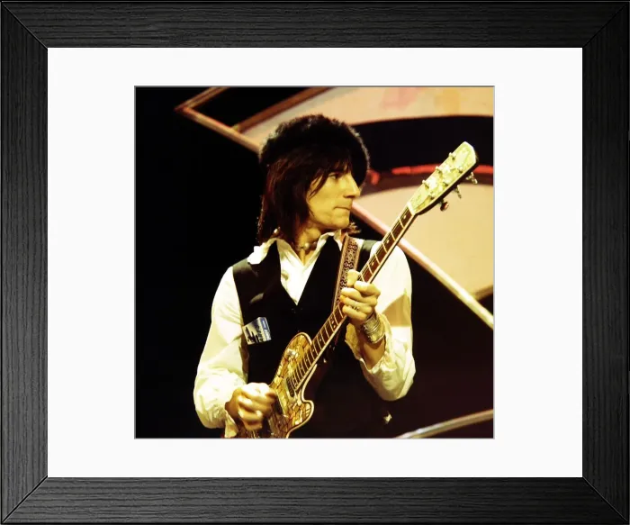 Framed Print : Ronnie Woods of The Faces seen here in rehearsals at the Coventry studios of Top of