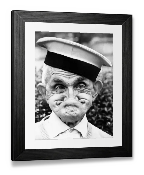 Framed Print : One of the faces of champion gurner Dai Llewellyn, of Mountain Ash Framed Print : One of the faces of champion gurner Dai Llewellyn, of Mountain Ash