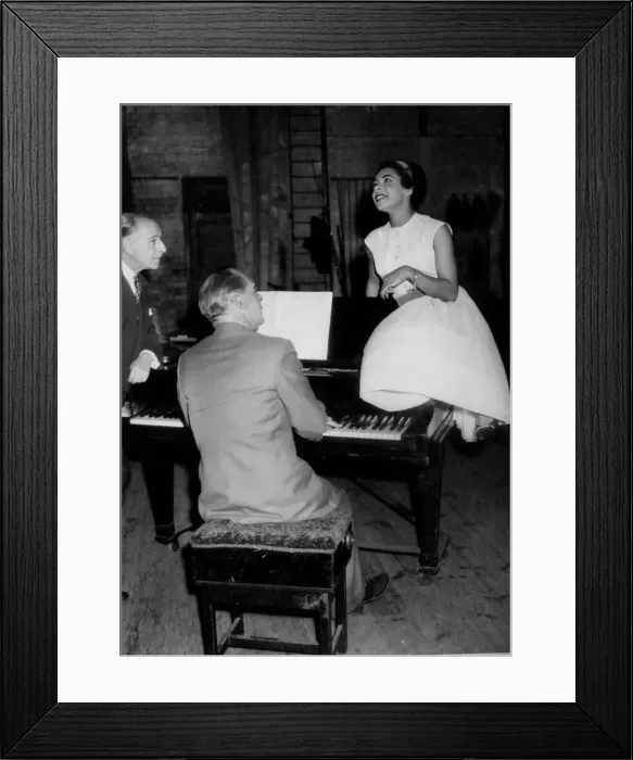 Framed Print : Shirley Bassey returns to Wales after a years absence to sing all week at the New Framed Print : Shirley Bassey returns to Wales after a years absence to sing all week at the New