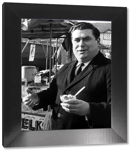 Ernie Lea is unable to sell any jellied eels at Calais Market after taking a barrow over