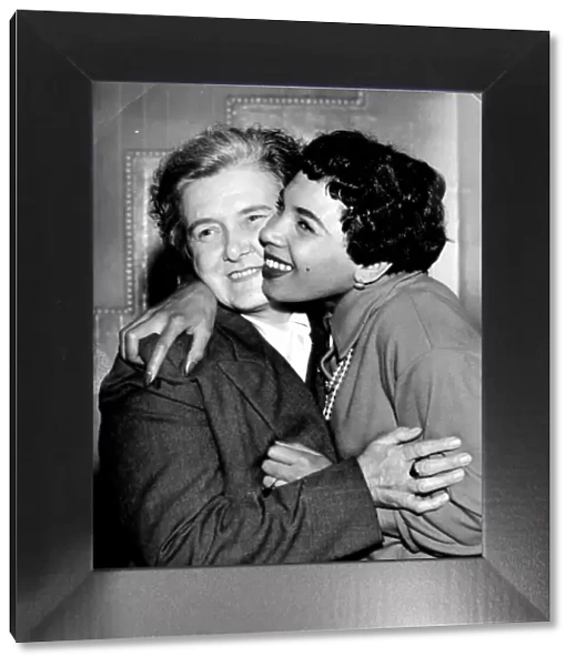 Welsh singing sensation Shirley Bassey from Cardiff gives her mother a hug - Feb 1957