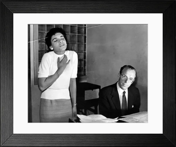 Framed Print : Shirley Bassey, the 19 year old torch singer from Tiger Bay Framed Print : Shirley Bassey, the 19 year old torch singer from Tiger Bay