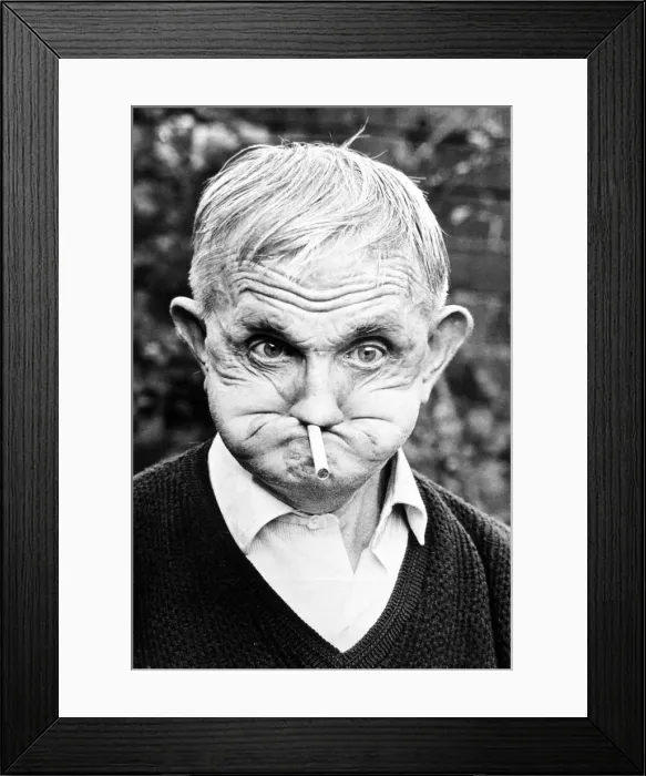 Framed Print : One of the faces of champion gurner Dai Llewellyn, of Mountain Ash Framed Print : One of the faces of champion gurner Dai Llewellyn, of Mountain Ash