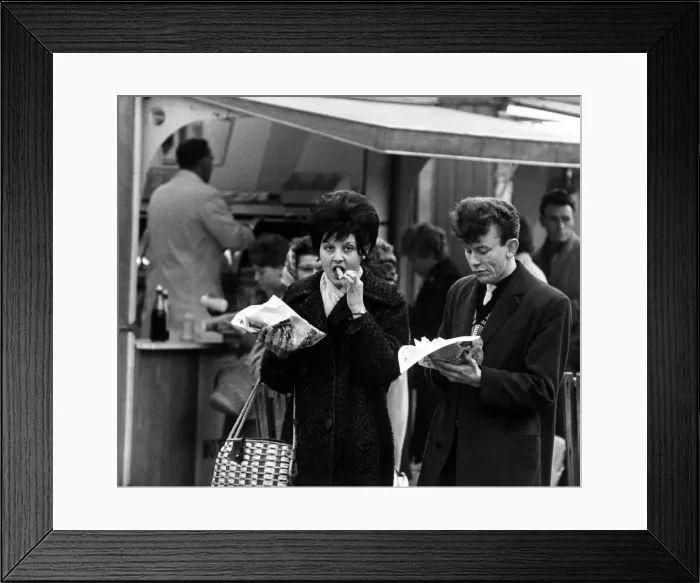 Framed Print : Lunchtime in Great yarmouth and nearly all the local shoppers eat Chips Framed Print : Lunchtime in Great yarmouth and nearly all the local shoppers eat Chips