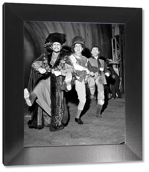 Mike and Bernie Winters with Alan Curtis as the Sheriff of Nottingham in Babes in
