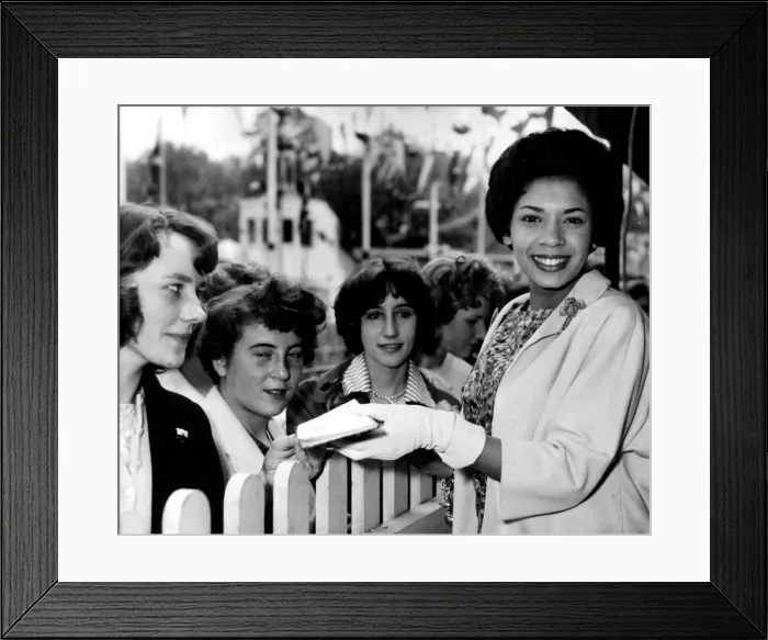 Framed Print : Shirley Bassey sign autographs at the All Star Gala opening of Battersea Festival Gardens
