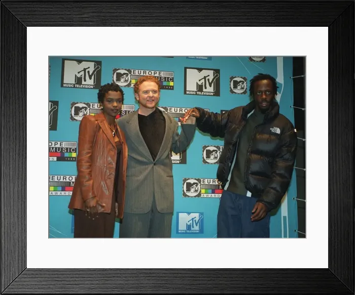 Framed Print : Singer Mick Hucknall Singer with two Members from The Fugees Lauryn Hill Framed Print : Singer Mick Hucknall Singer with two Members from The Fugees Lauryn Hill