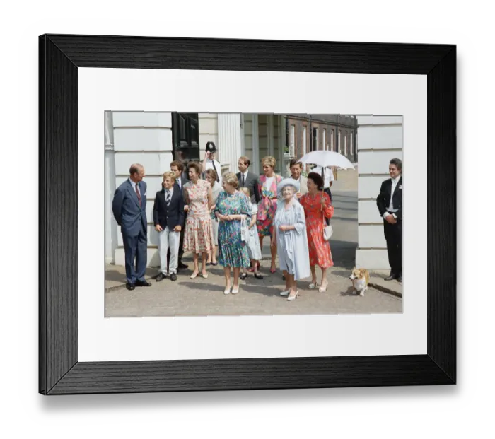 Framed Print : Queen mother Birthday 1990 standing outside Clarence House on her 90th Birthday to