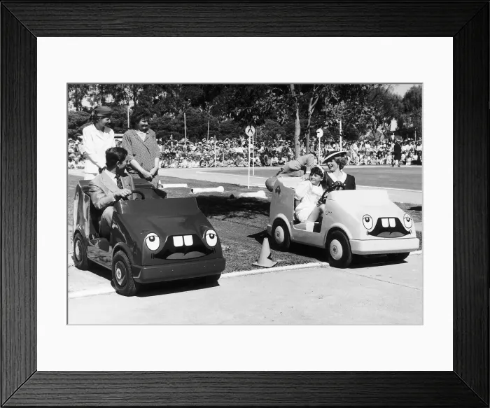 Framed Print : Prince Charles and Princess Diana at a centre where Australian children are taught road