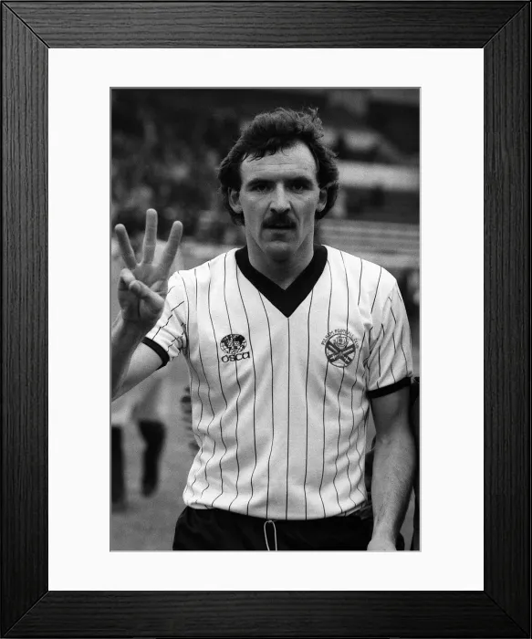 Framed Print : English League Division Two match at Craven Cottage. Fulham 5 v Manchester City 1 Framed Print : English League Division Two match at Craven Cottage. Fulham 5 v Manchester City 1