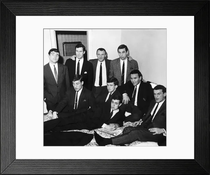 Framed Print : Chelsea FC Manager Tommy Docherty puts his hands on the shoulders of two of the eight Framed Print : Chelsea FC Manager Tommy Docherty puts his hands on the shoulders of two of the eight