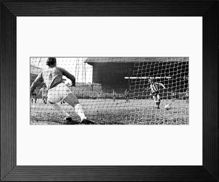 Framed Print : Sunderland Associated Football Club - Action from Sunderland v Bolton 20 April 1976