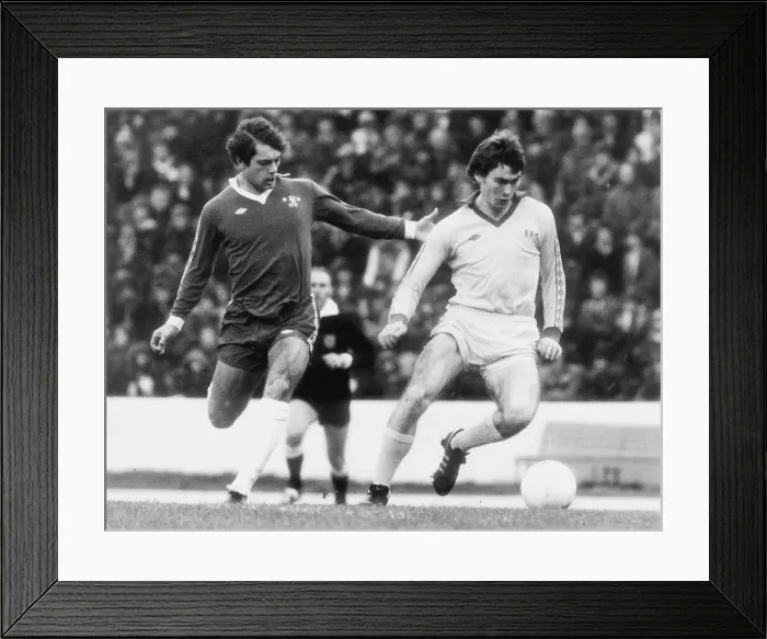 Framed Print : Ray Wilkins of Chelsea (Left) December 1977 and Dave Thomas of Everton in action Framed Print : Ray Wilkins of Chelsea (Left) December 1977 and Dave Thomas of Everton in action