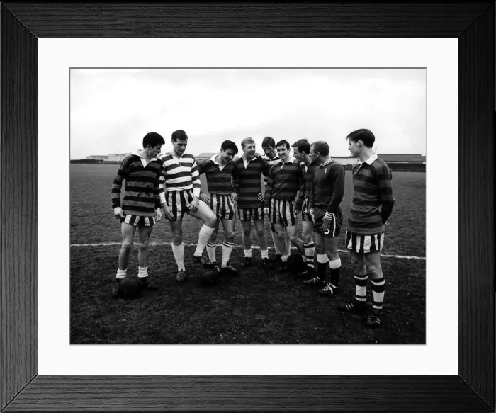 Framed Print : Chelsea in Training for their match with Blackpool wearing their Stripes Strip