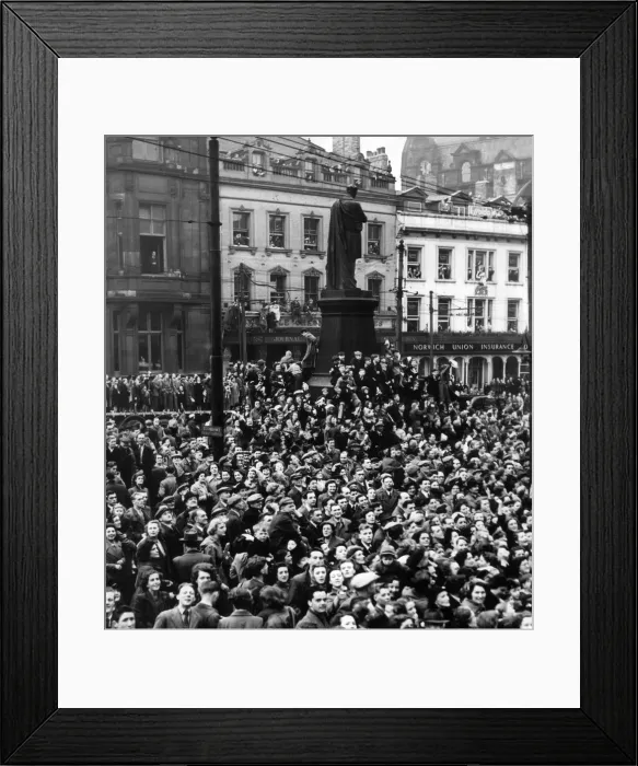 Framed Print : FA Cup Final 1952. Newcastle United vs Arsenal. 03 / 05 / 1952 Framed Print : FA Cup Final 1952. Newcastle United vs Arsenal. 03 / 05 / 1952