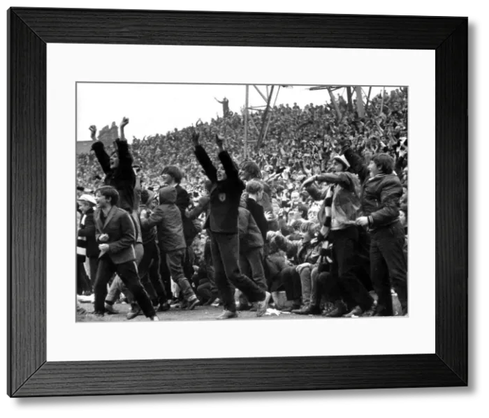 Framed Print : INTER-CITIES FAIRS CUP. FINAL 1ST LEG. NEWCASTLE UNITED V Framed Print : INTER-CITIES FAIRS CUP. FINAL 1ST LEG. NEWCASTLE UNITED V