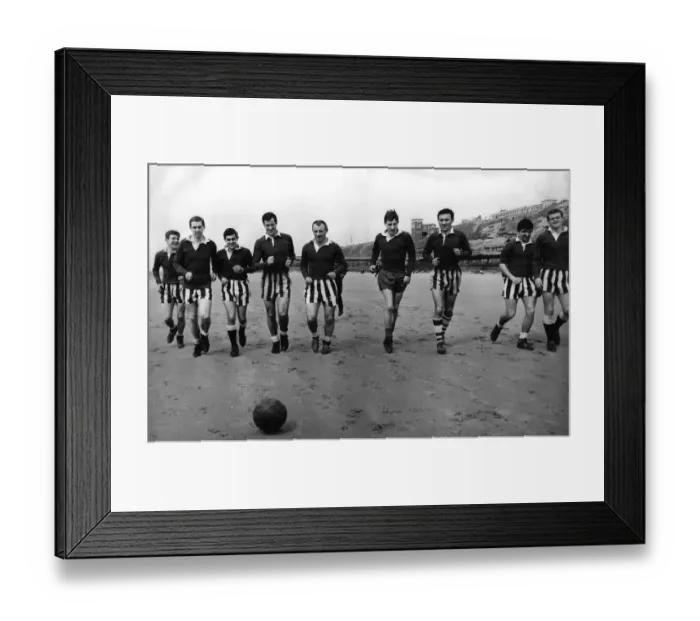 Framed Print : Chelsea were at at Bournmouth training for their match with Blackpool after manager Tommy Framed Print : Chelsea were at at Bournmouth training for their match with Blackpool after manager Tommy