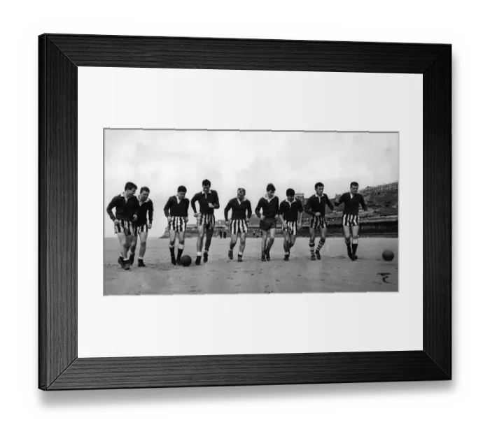 Framed Print : Chelsea were at at Bournmouth training for their match with Blackpool after manager Tommy