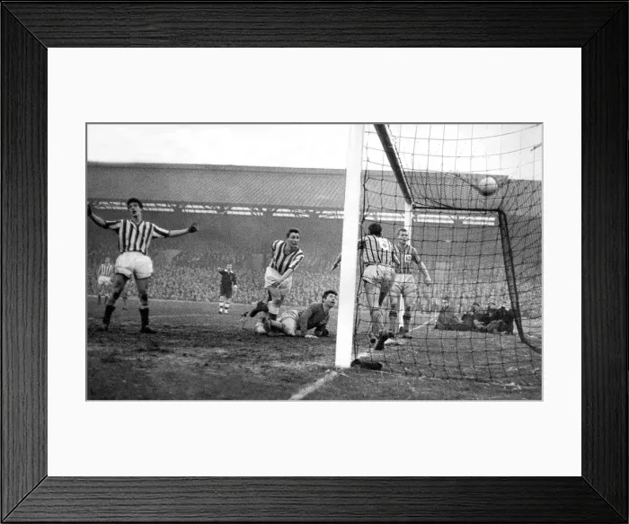 Framed Print : Sunderland Associated Football Club - F. A. Cup 1962, Fourth Round - Sunderland 0 v Port Framed Print : Sunderland Associated Football Club - F. A. Cup 1962, Fourth Round - Sunderland 0 v Port