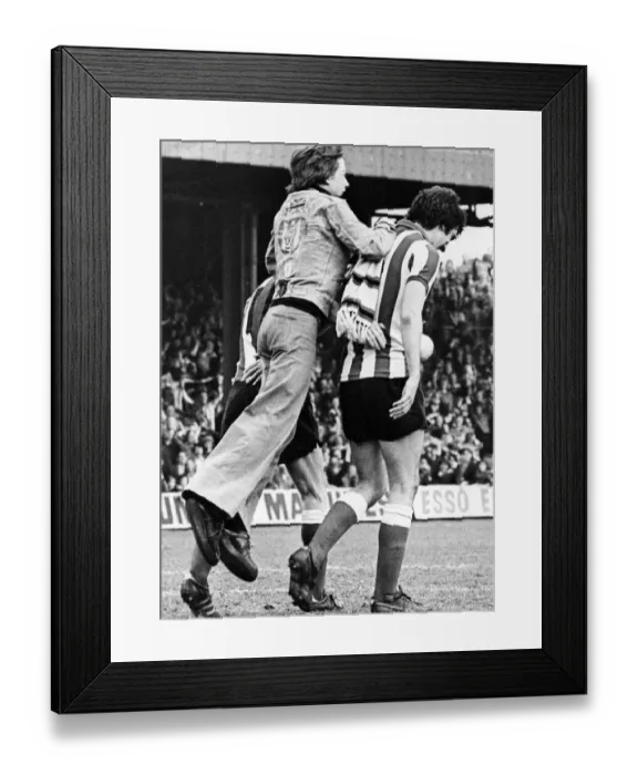 Framed Print : Sunderland Associated Football Club - Action from Sunderland v Hull 17 April 1976 - Mel Framed Print : Sunderland Associated Football Club - Action from Sunderland v Hull 17 April 1976 - Mel