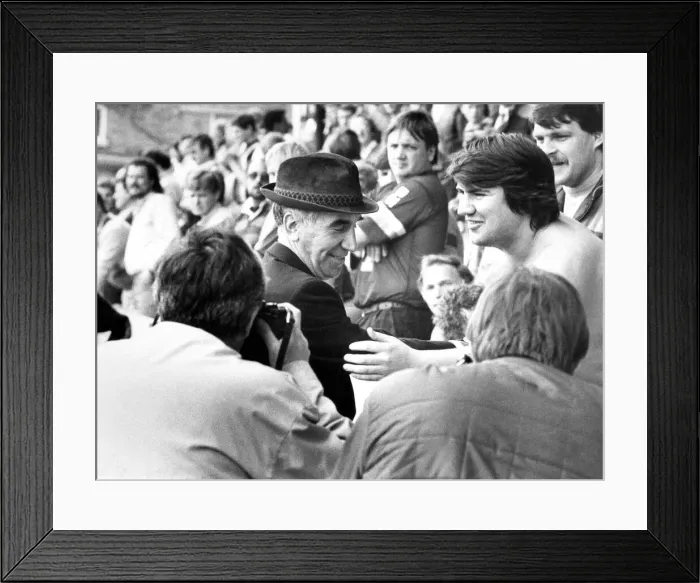 Framed Print : Sunderland Associated Football Club - Bob Stokoe is greeted by Sunderland fans Framed Print : Sunderland Associated Football Club - Bob Stokoe is greeted by Sunderland fans