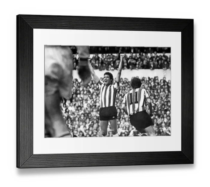 Framed Print : Sunderland Associated Football Club - Action from Sunderland v Leeds 9 April 1977 - Bob