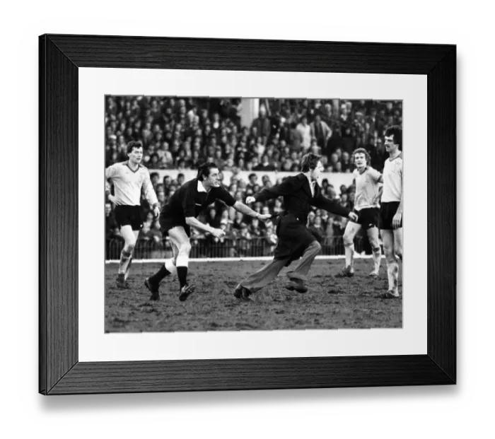 Framed Print : Sunderland Associated Football Club - Action from Sunderland v Arsenal at Highbury 5 Framed Print : Sunderland Associated Football Club - Action from Sunderland v Arsenal at Highbury 5