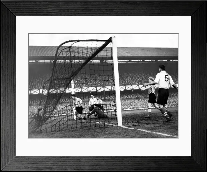 Framed Print : Sunderland Associated Football Club - FA Cup 4th round replay against Preston North End 2 Framed Print : Sunderland Associated Football Club - FA Cup 4th round replay against Preston North End 2