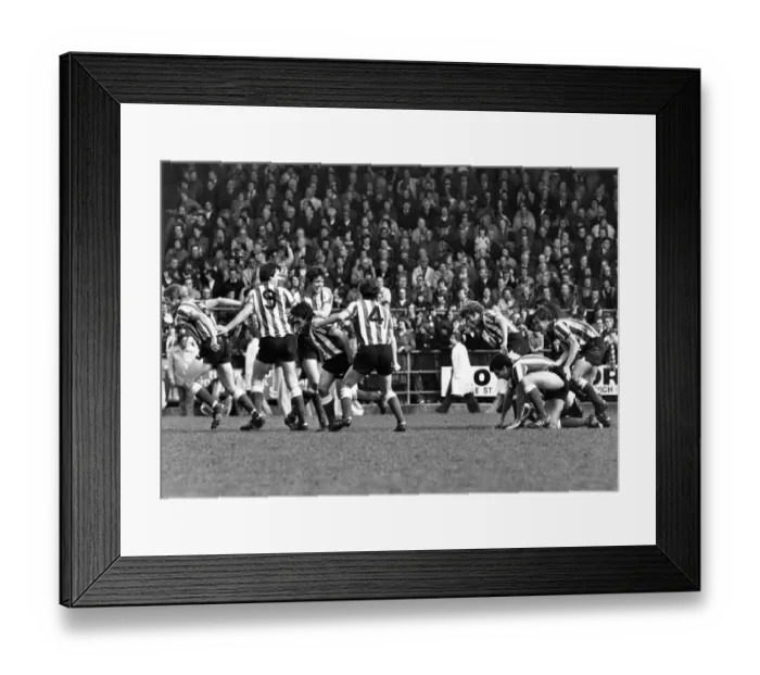 Framed Print : Sunderland Associated Football Club - Action from Sunderland v Norwich City at Carrow
