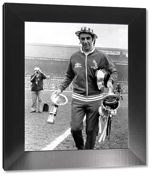 Sunderland Associated Football Club - Bob Stokoe with the FA Cup 9 May 1973