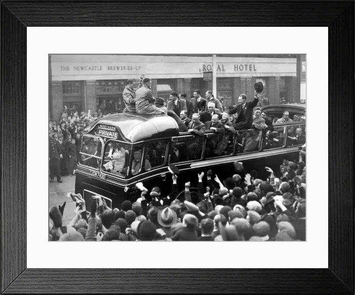 Framed Print : Sunderland Associated Football Club - Sunderland win the 1937 FA Cup - The roads were