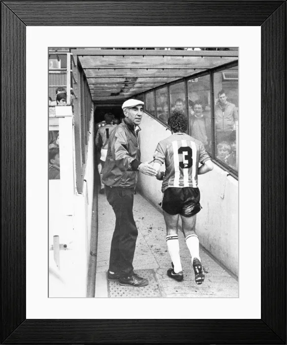 Framed Print : Sunderland Associated Football Club - Bob Stokoe as he shepherds Alan Kennedy off